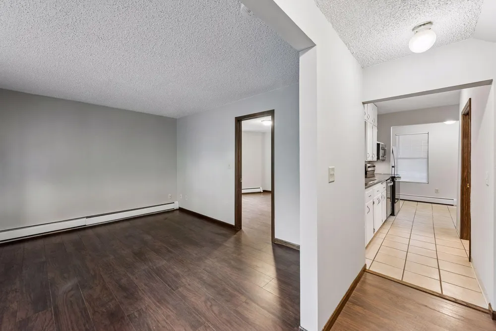 1282 Hewitt Ave, Saint Paul, MN 55104
