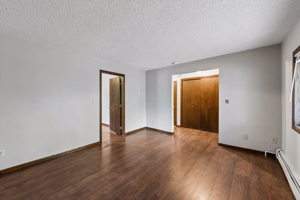 1282 Hewitt Ave, Saint Paul, MN 55104