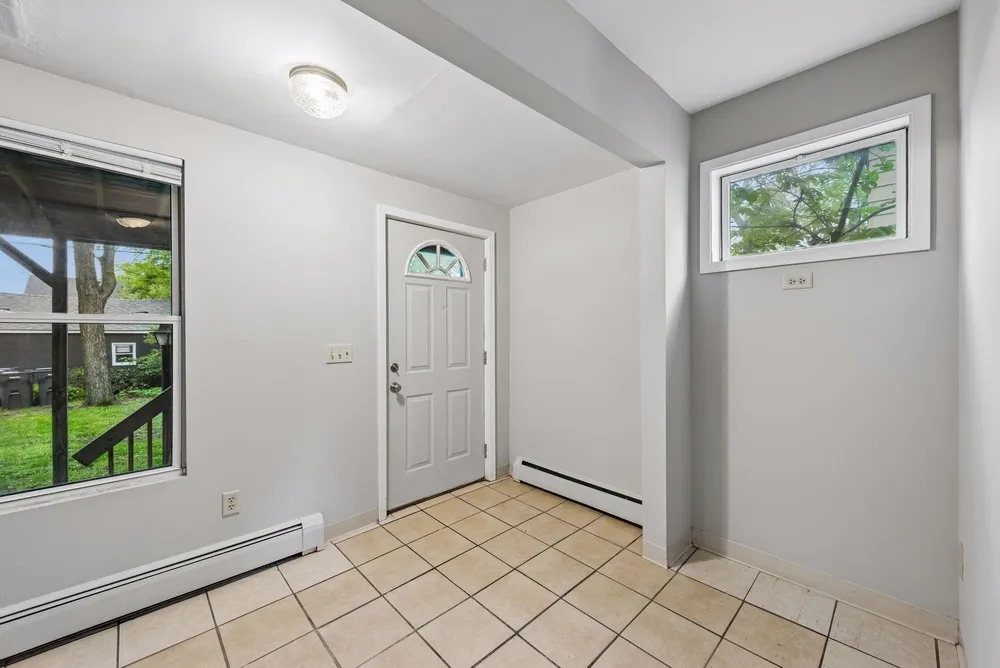 1282 Hewitt Ave, Saint Paul, MN 55104