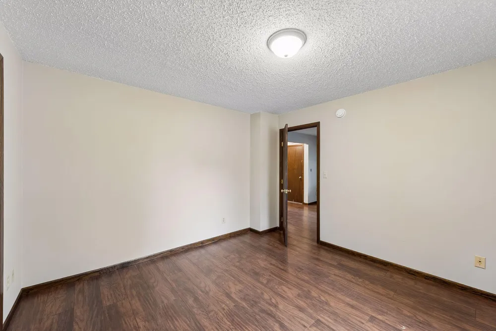 1282 Hewitt Ave, Saint Paul, MN 55104