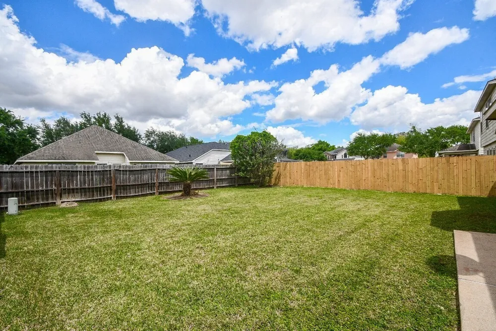 1910 Plum Creek Ln, Missouri City, TX 77489