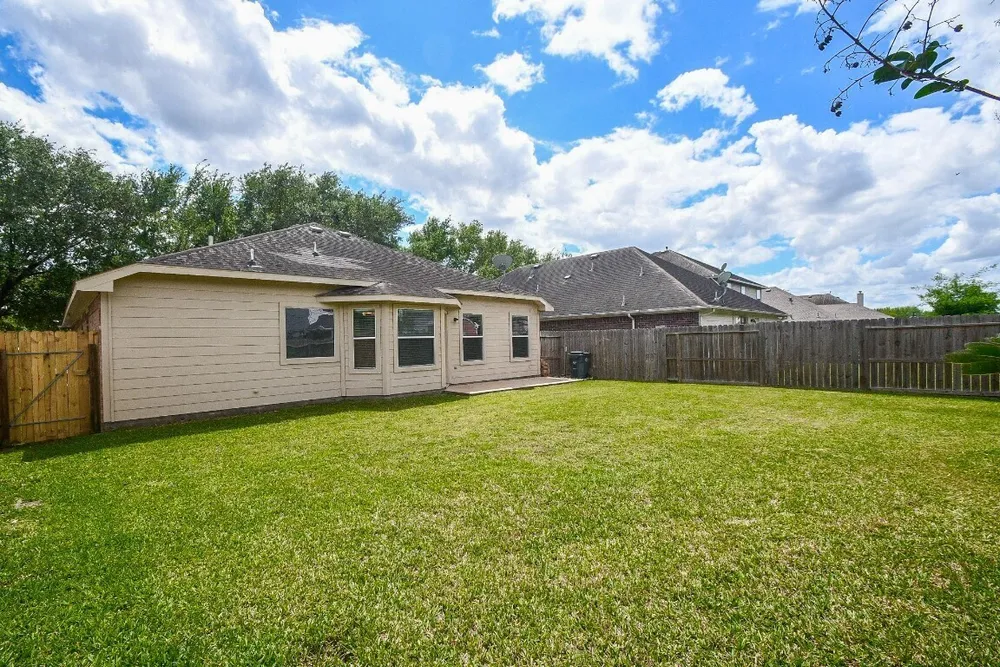 1910 Plum Creek Ln, Missouri City, TX 77489