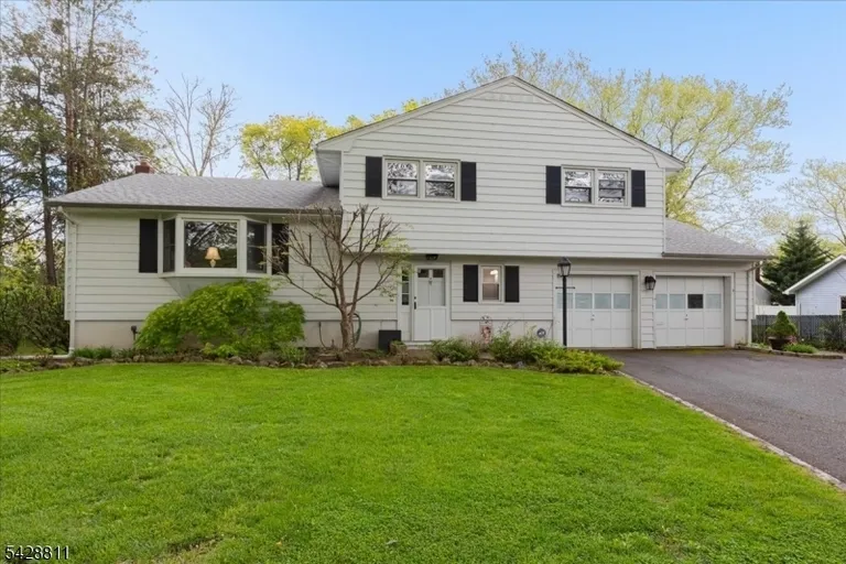 1075 Charles St, Mountainside, NJ 07092