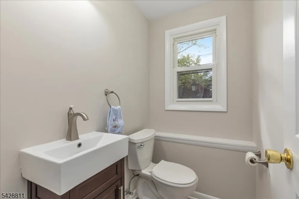 1075 Charles St, Mountainside, NJ 07092