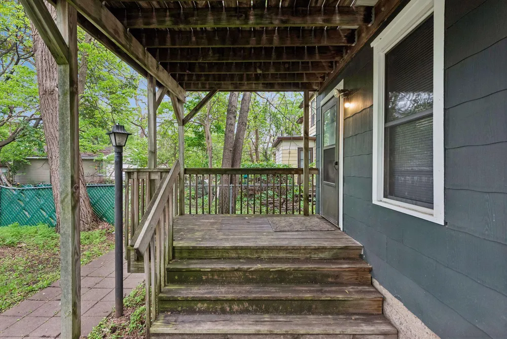 1282 Hewitt Ave, Saint Paul, MN 55104