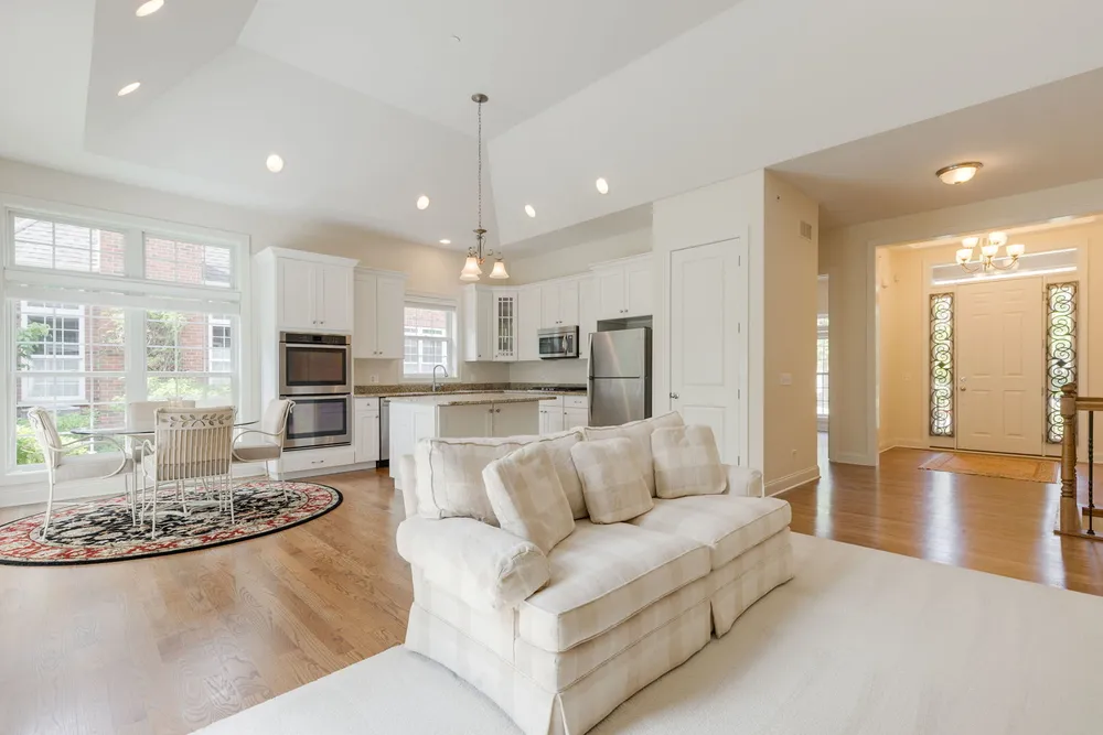 905 Hickory Dr, Western Springs, IL 60558
