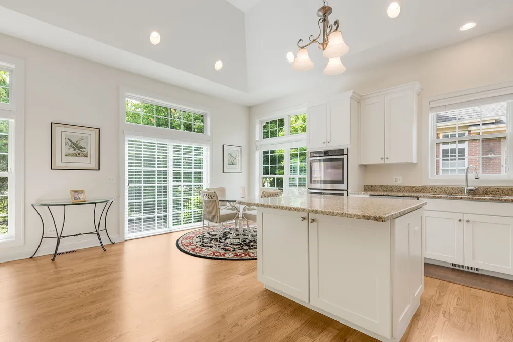 905 Hickory Dr, Western Springs, IL 60558