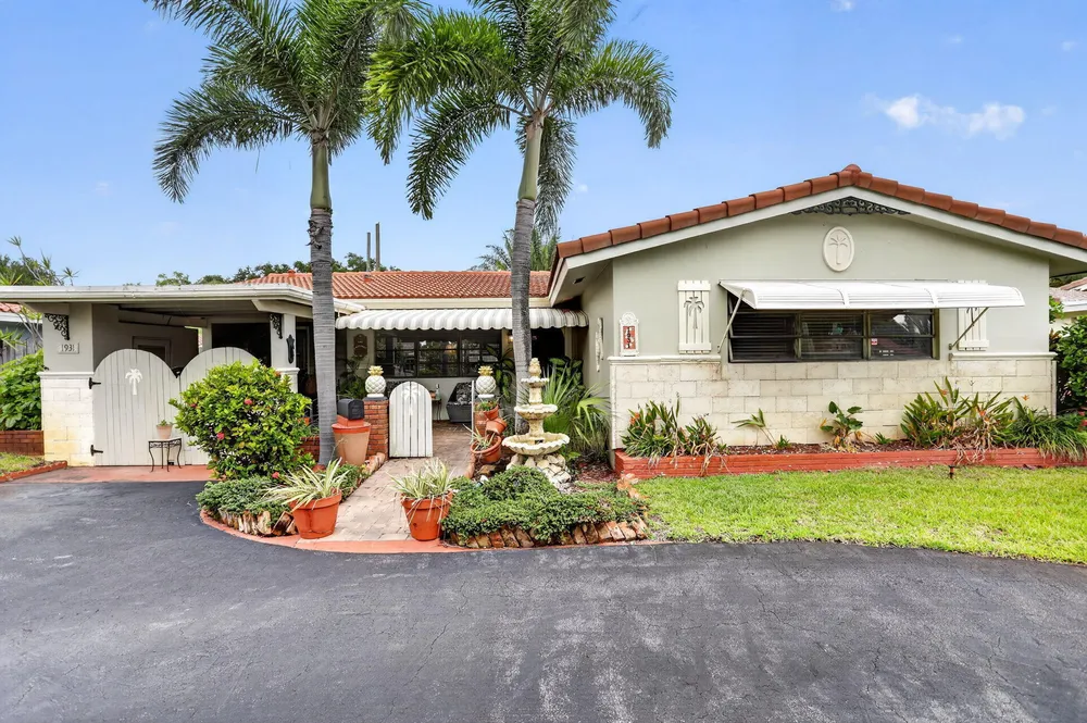 1931 NE 27th St, Lighthouse Point, FL 33064