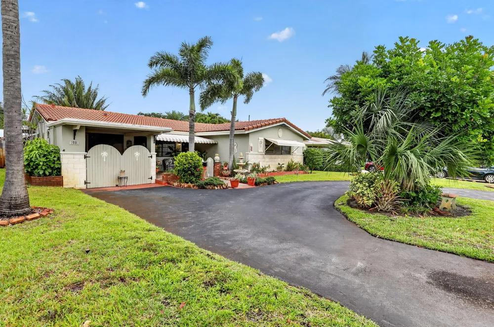 1931 NE 27th St, Lighthouse Point, FL 33064