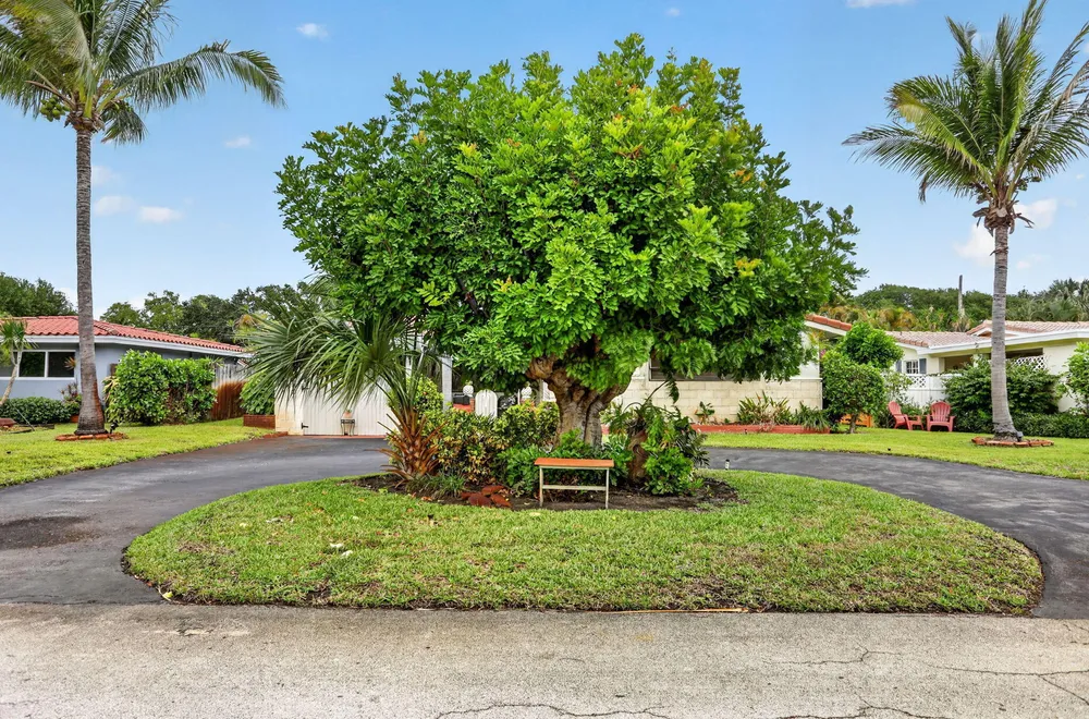 1931 NE 27th St, Lighthouse Point, FL 33064