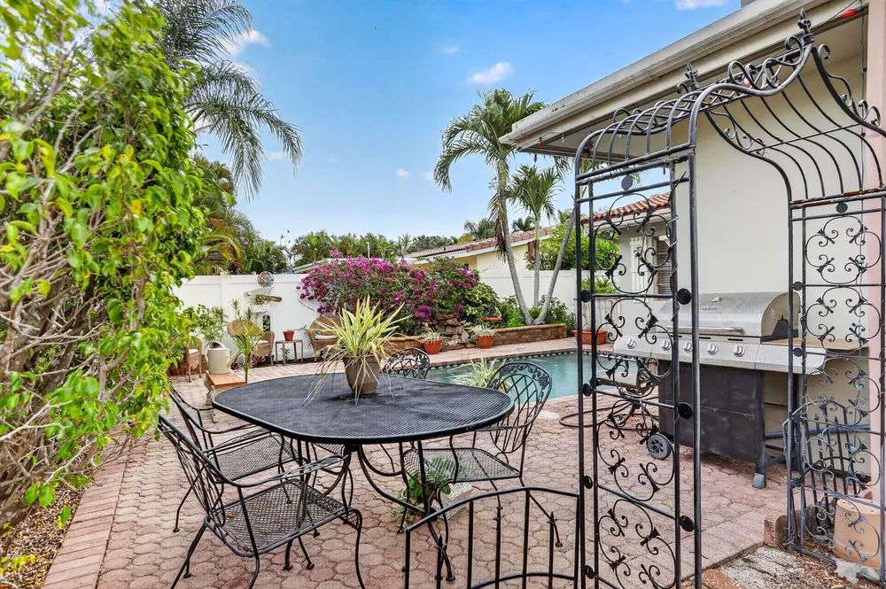 1931 NE 27th St, Lighthouse Point, FL 33064
