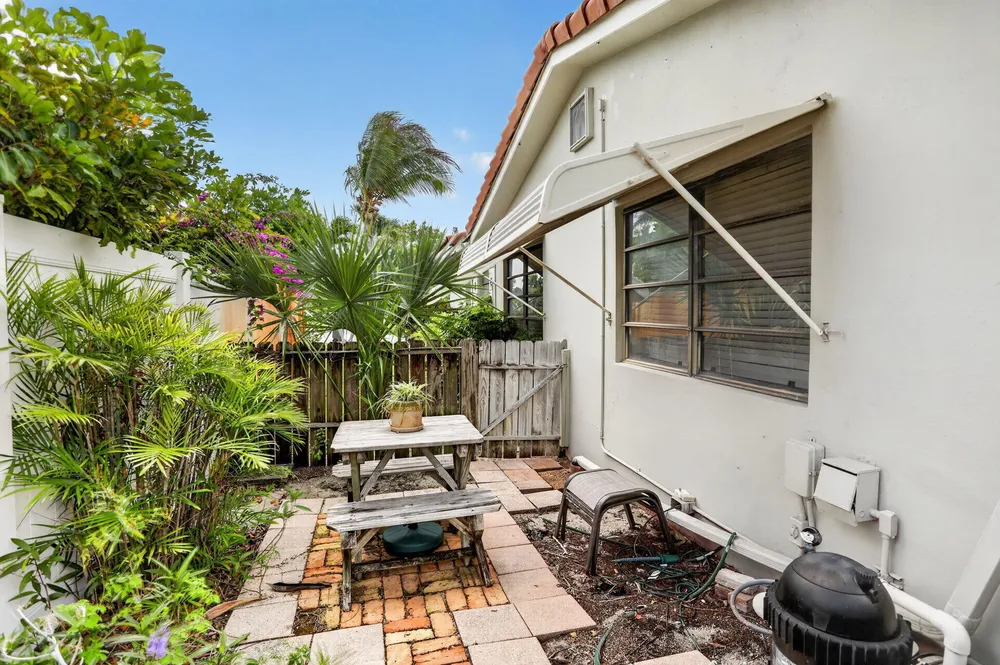 1931 NE 27th St, Lighthouse Point, FL 33064