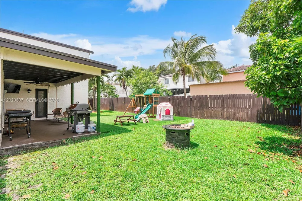5121 NW 87th Ave, Lauderhill, FL 33351