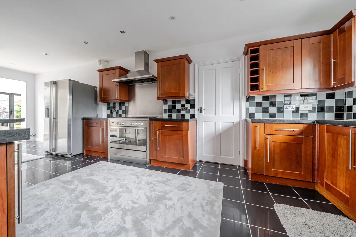 Beeches Road, Farnham Common, SL2 photo 8