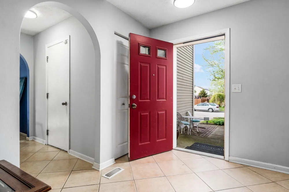 7005 Crescent Boat Ln, Canal Winchester, OH 43110