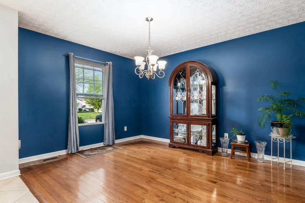 7005 Crescent Boat Ln, Canal Winchester, OH 43110