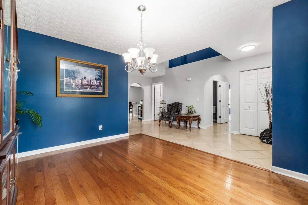 7005 Crescent Boat Ln, Canal Winchester, OH 43110