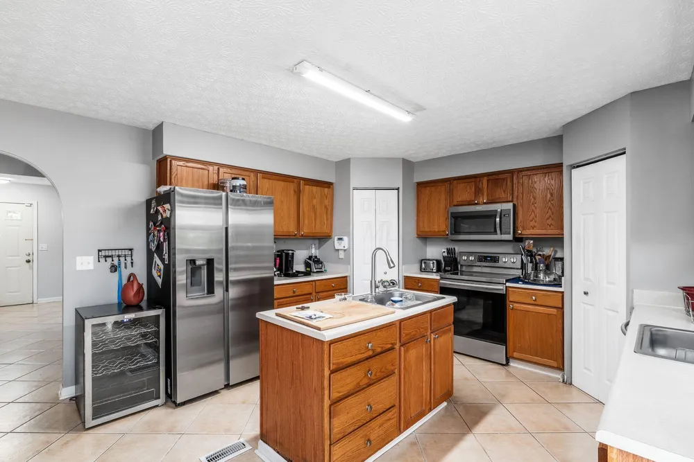 7005 Crescent Boat Ln, Canal Winchester, OH 43110
