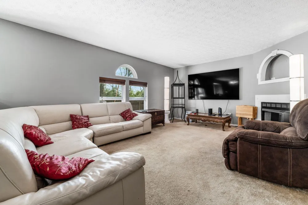 7005 Crescent Boat Ln, Canal Winchester, OH 43110