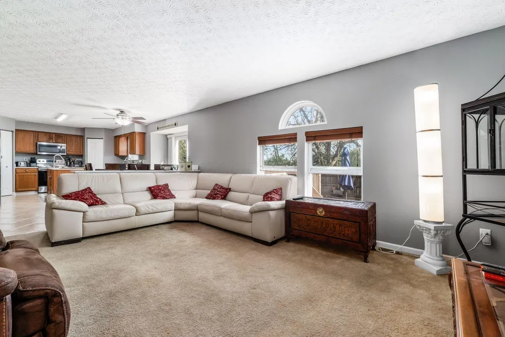 7005 Crescent Boat Ln, Canal Winchester, OH 43110