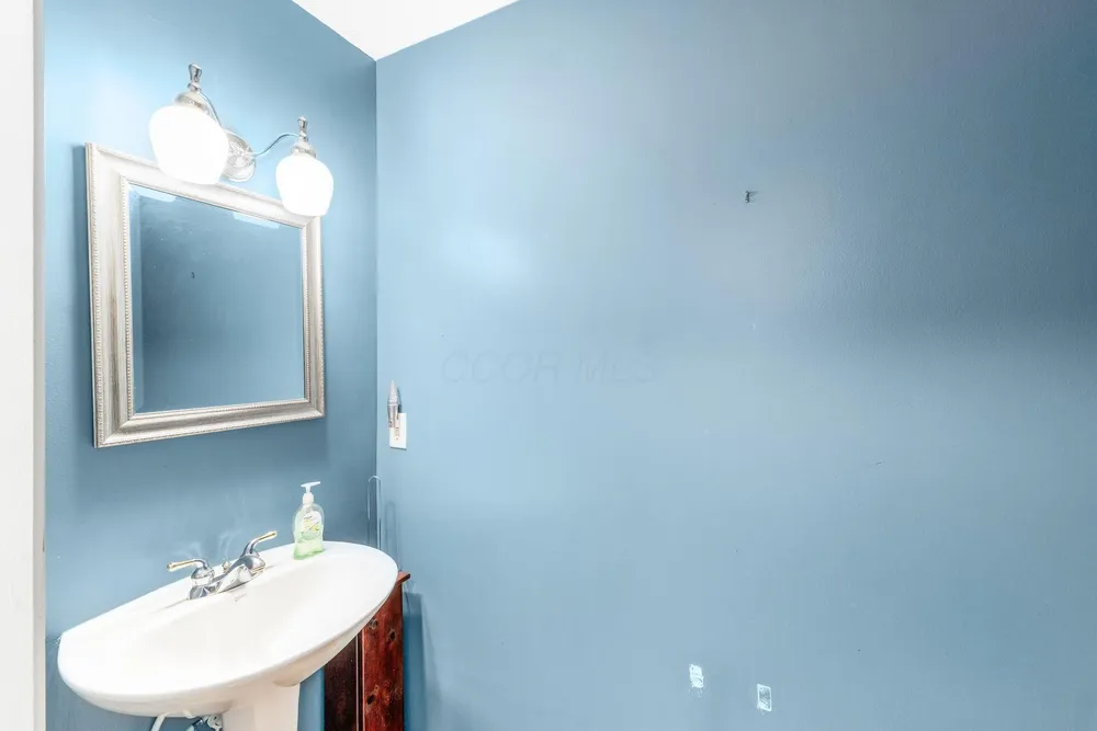 7005 Crescent Boat Ln, Canal Winchester, OH 43110