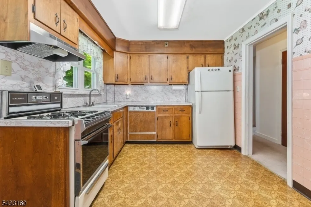 230 Swarthmore Rd, Linden, NJ 07036