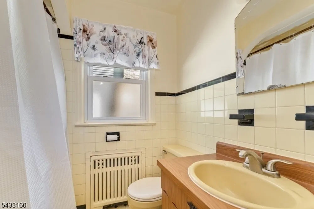 230 Swarthmore Rd, Linden, NJ 07036