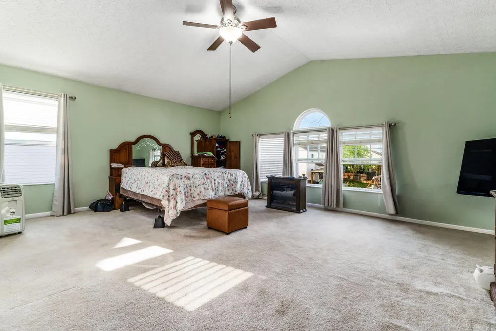 7005 Crescent Boat Ln, Canal Winchester, OH 43110
