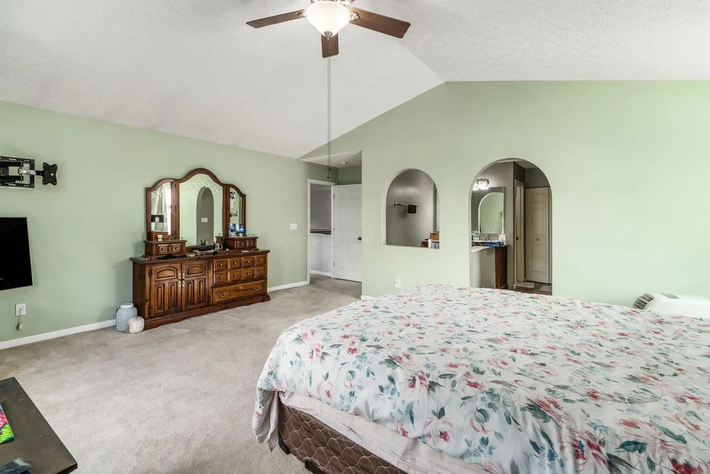 7005 Crescent Boat Ln, Canal Winchester, OH 43110
