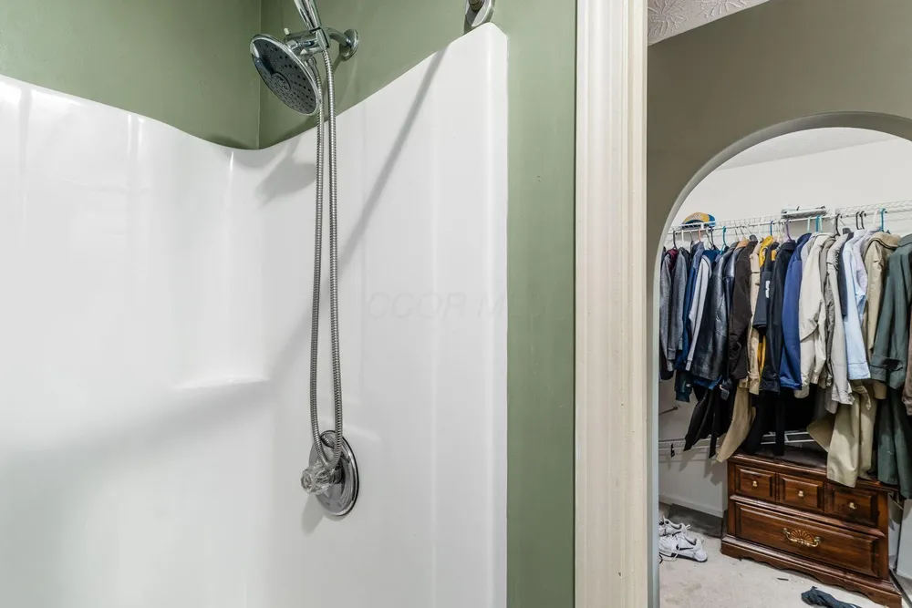 7005 Crescent Boat Ln, Canal Winchester, OH 43110