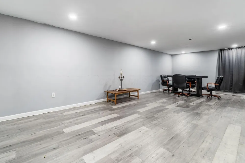 7005 Crescent Boat Ln, Canal Winchester, OH 43110