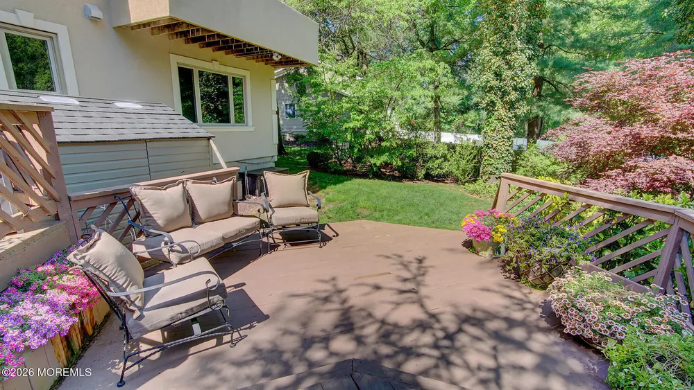 46 Thomas Dr, Manalapan, NJ 07726
