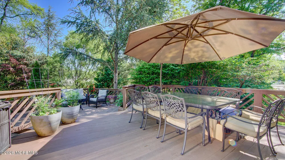 46 Thomas Dr, Manalapan, NJ 07726