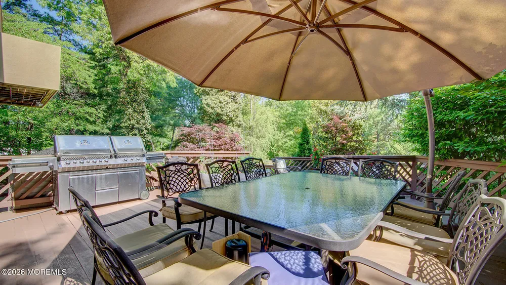 46 Thomas Dr, Manalapan, NJ 07726
