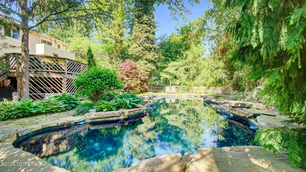 46 Thomas Dr, Manalapan, NJ 07726