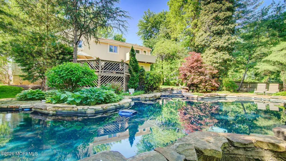 46 Thomas Dr, Manalapan, NJ 07726
