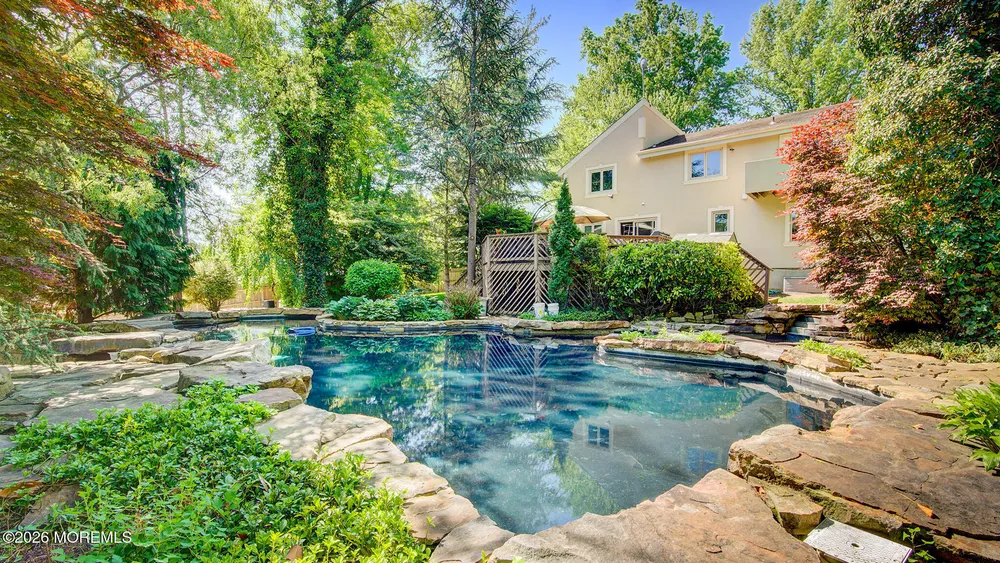 46 Thomas Dr, Manalapan, NJ 07726
