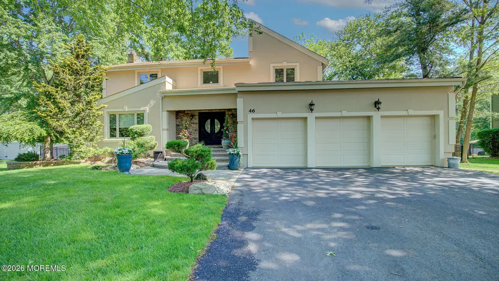 46 Thomas Dr, Manalapan, NJ 07726