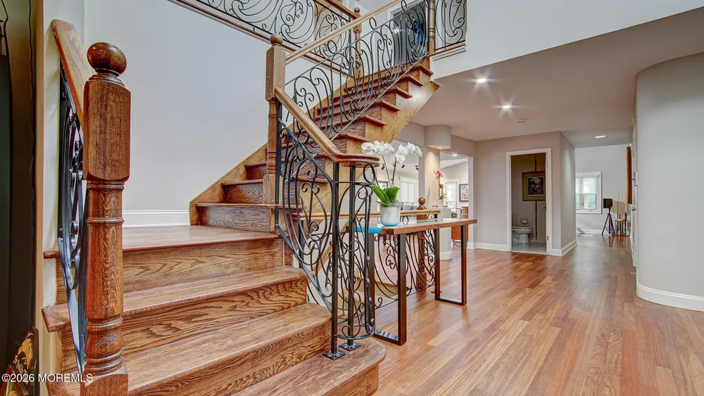 46 Thomas Dr, Manalapan, NJ 07726