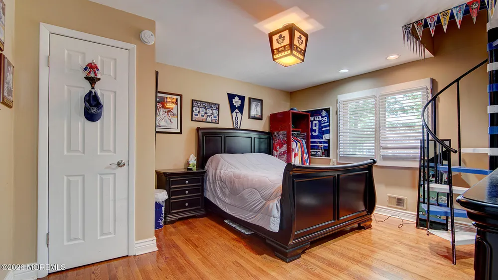 46 Thomas Dr, Manalapan, NJ 07726