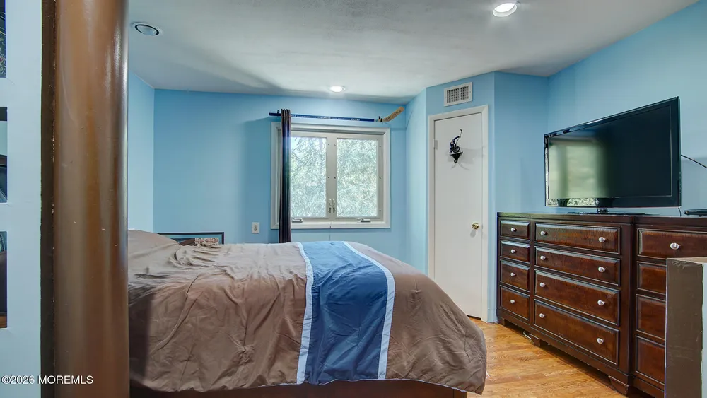 46 Thomas Dr, Manalapan, NJ 07726