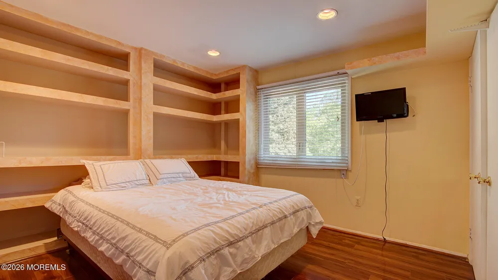46 Thomas Dr, Manalapan, NJ 07726