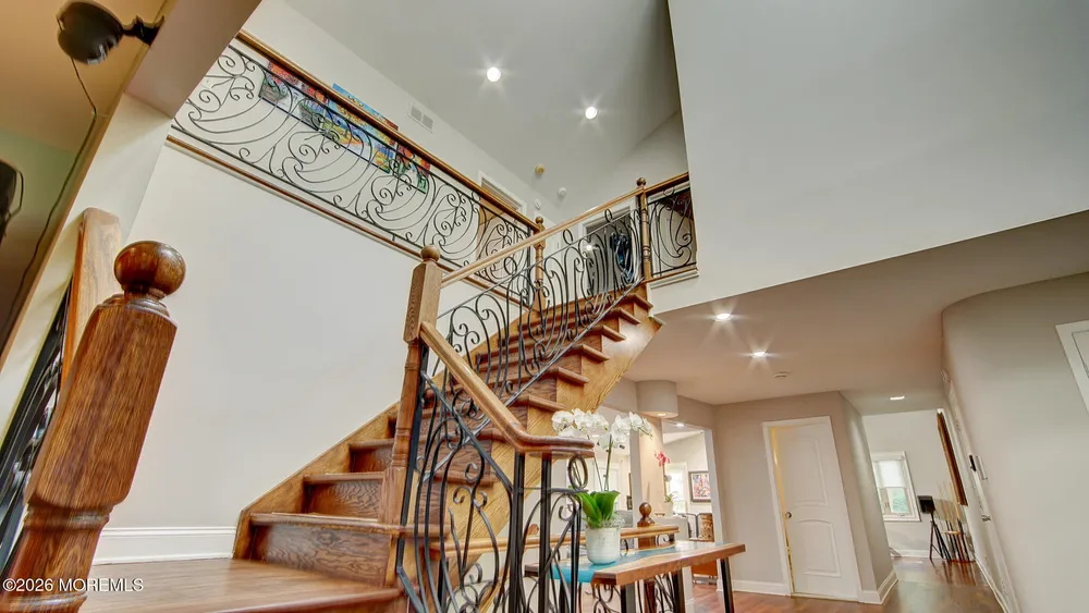 46 Thomas Dr, Manalapan, NJ 07726