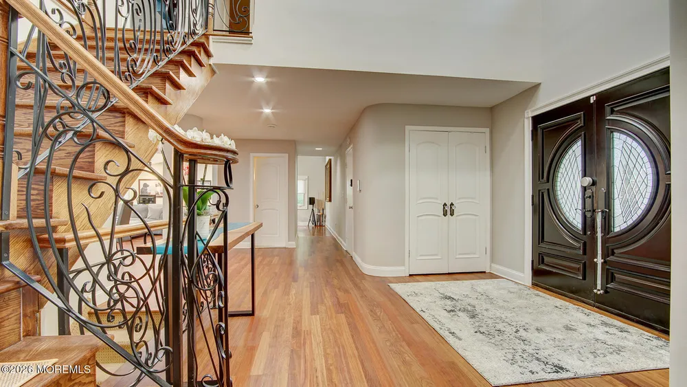 46 Thomas Dr, Manalapan, NJ 07726