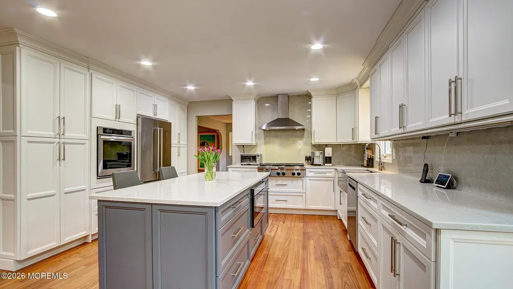 46 Thomas Dr, Manalapan, NJ 07726