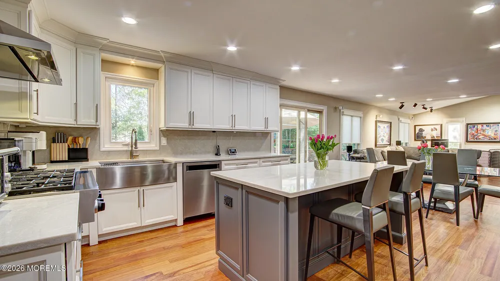 46 Thomas Dr, Manalapan, NJ 07726