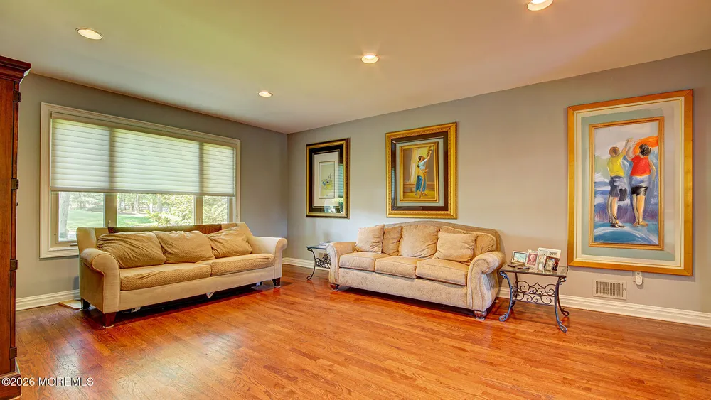 46 Thomas Dr, Manalapan, NJ 07726