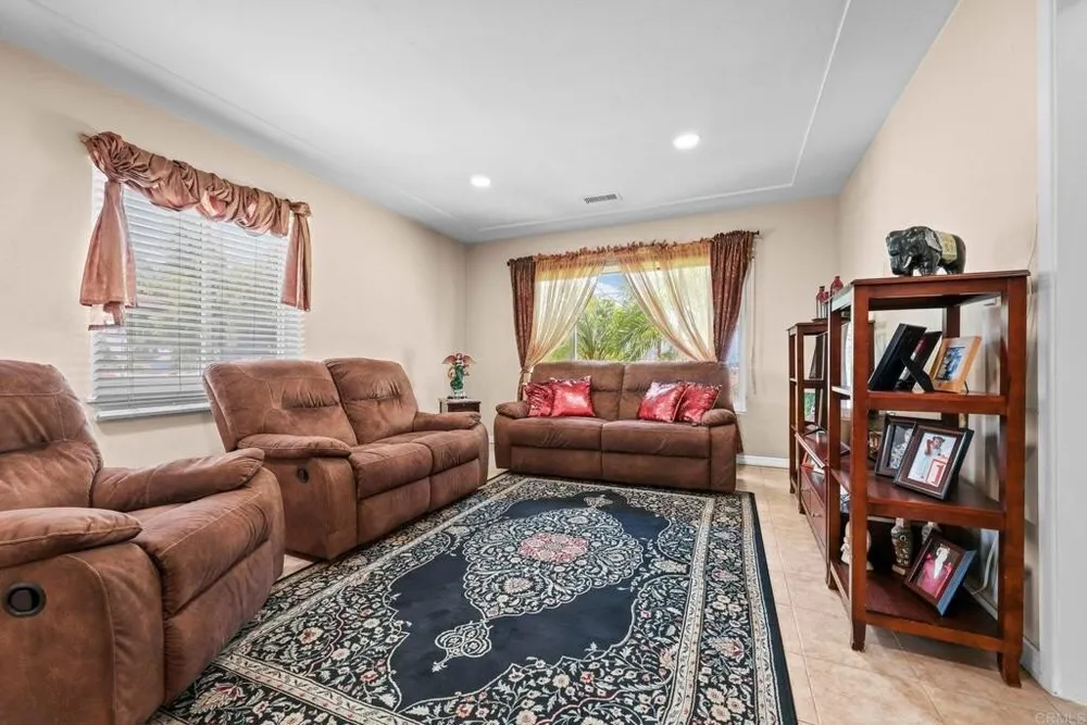725 5th Ave, Chula Vista, CA 91910-5407