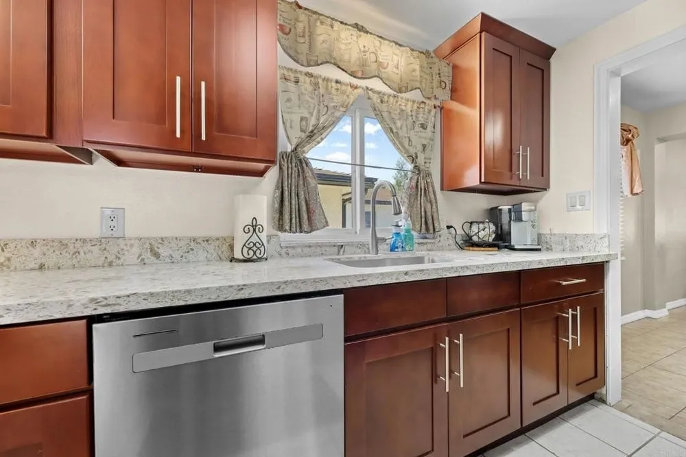 725 5th Ave, Chula Vista, CA 91910-5407