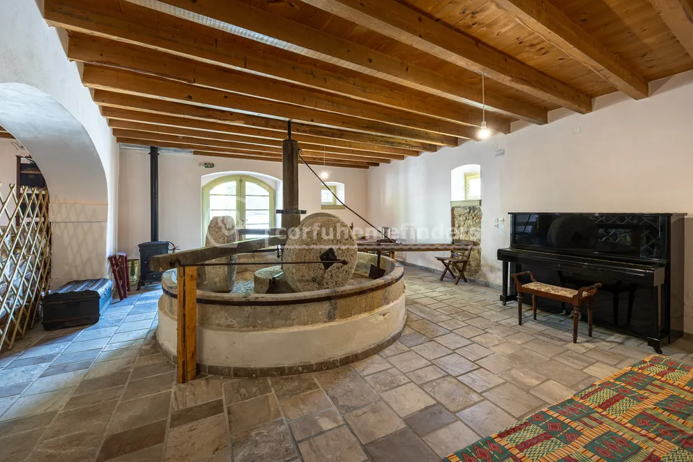 TOWNHALL ESTATE, nr Agios Mattheos, Corfu